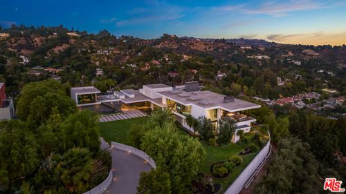 3000 Benedict Canyon Dr, Beverly Hills, CA, 90210 | Card Image
