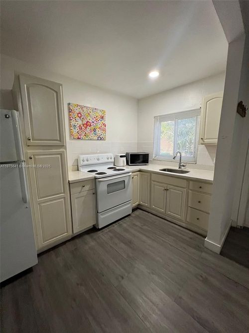apt-2-635 Sw 16th Ave, Miami, FL, 33135-3788 | Card Image