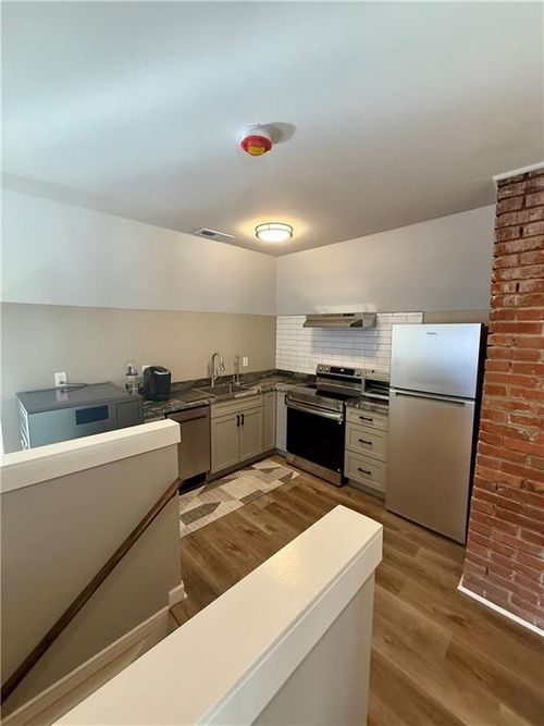 3-3704 Baltimore Ave, Kansas City, MO, 64111-2346 | Card Image