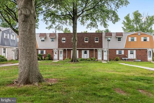 630 Village Ln, POTTSTOWN, PA, 19464-3017 | Card Image