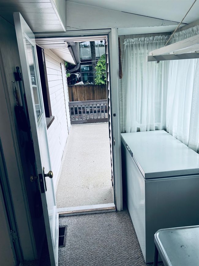 2799 Mcbride Ave, House other with 2 bedrooms, 1 bathrooms and 3 parking in Surrey BC | Image 10