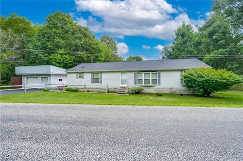 15081 Oak Grove Dr, Doylestown, OH, 44230-9511 | Card Image
