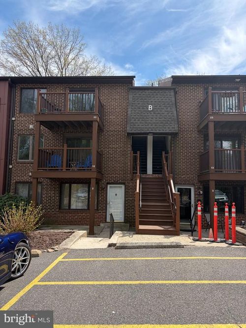 22-5200 Hilltop Dr, BROOKHAVEN, PA, 19015-1204 | Card Image