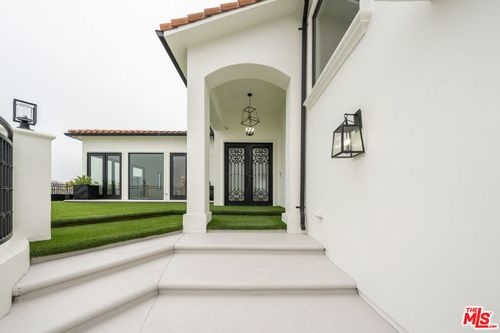 4576 Martson Dr, Encino, CA, 91316 | Card Image