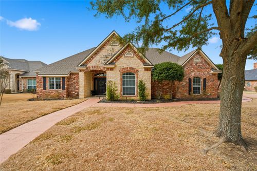 912 Queen Elizabeth Dr, McGregor, TX, 76657-4000 | Card Image