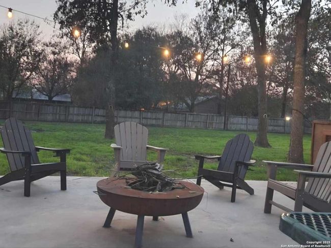 207 Woodlake Dr, House other with 4 bedrooms, 2 bathrooms and null parking in McQueeney TX | Image 23
