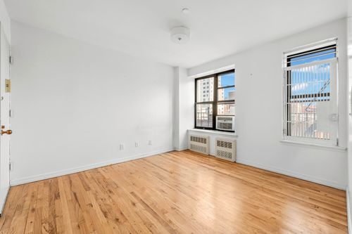 4d-123 E 102nd St, New York, NY, 10029-5753 | Card Image
