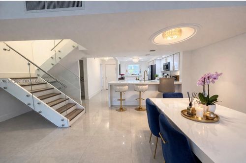 29-2308 7th St, Hallandale Beach, FL, 33009-2875 | Card Image