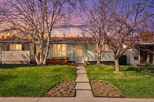 20 Dovely Way Se, Calgary, AB, T2B2K8 | Card Image