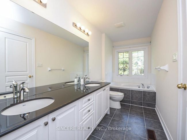 74 Paper Mills Cres, House attached with 3 bedrooms, 3 bathrooms and 1 parking in Richmond Hill ON | Image 13