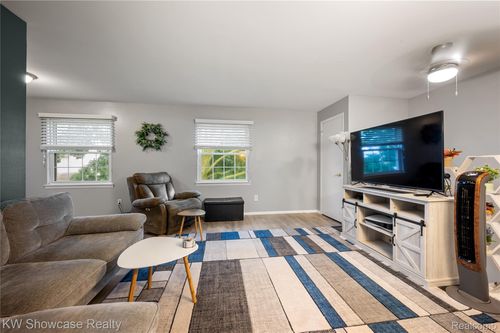 22-150 Princeton Dr, South Lyon, MI, 48178-1510 | Card Image
