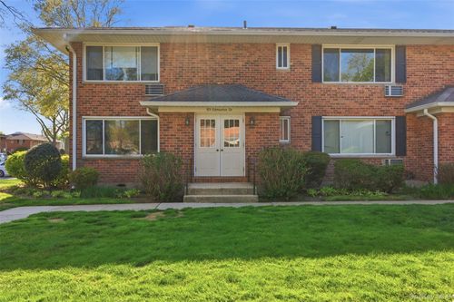 g2-101 Edmunton Dr, Babylon, NY, 11703-5297 | Card Image