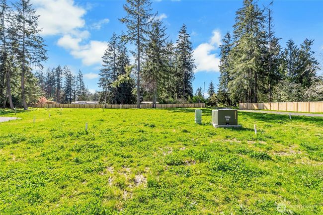 Lot 2 | Image 4