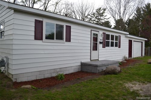 243 Campbell St, Clio, MI, 48420-1126 | Card Image