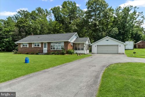 566 State St, MERTZTOWN, PA, 19539-9135 | Card Image