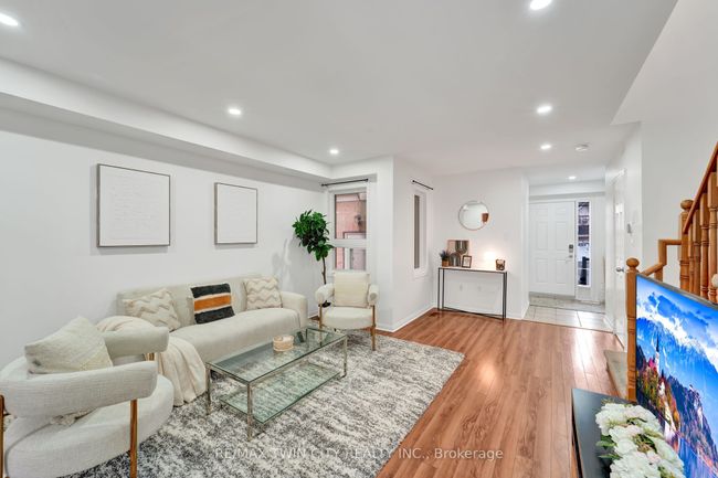 132 Kirkland Pl, House attached with 3 bedrooms, 3 bathrooms and 2 parking in Whitby ON | Image 6