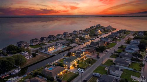 15 Marlin Rd, East Quogue, NY, 11942-4908 | Card Image