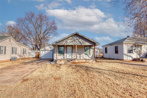 1217 W 6th St, Elk City, OK, 73644-5417 | Card Image