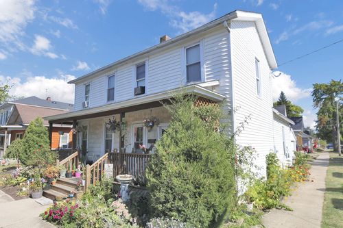 18 W Center St, London, OH, 43140-1527 | Card Image