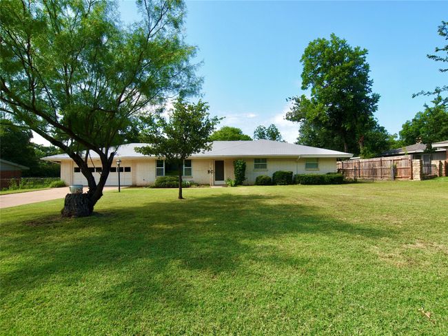 1441 Brazos St, House other with 3 bedrooms, 2 bathrooms and null parking in Graham TX | Image 36