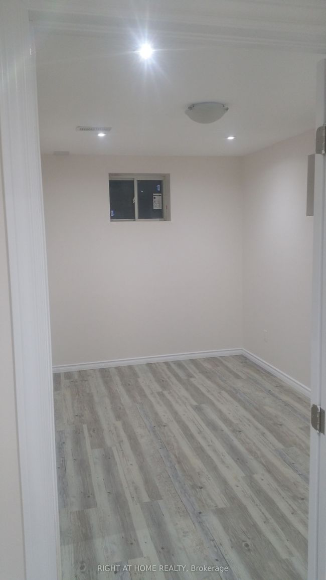 BSMNT - 957 Asleton Blvd, House other with 2 bedrooms, 1 bathrooms and 1 parking in Milton ON | Image 7