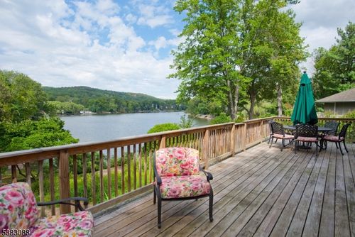 31 Lakeshore Dr, Oakland, NJ, 07436-2101 | Card Image