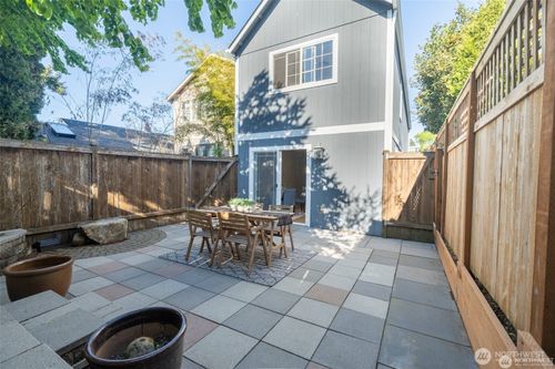 521 27th Ave, Seattle, WA, 98122-6133 | Card Image