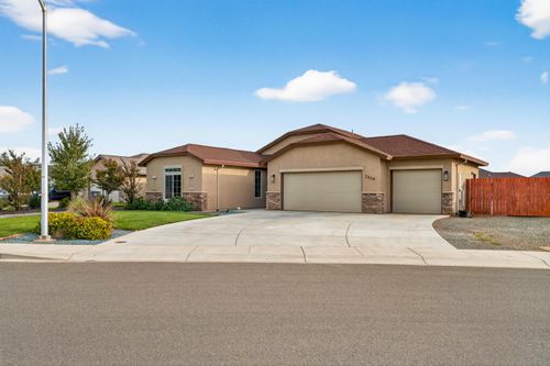 2846 Ukonom Dr, Redding, CA, 96002-9016 | Card Image