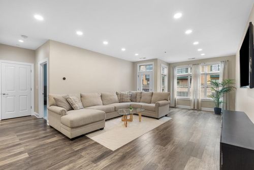 409-1905 N Water Street, Milwaukee, WI, 53202 | Card Image