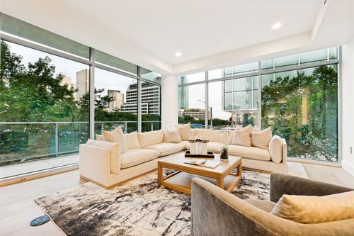 23-2025 Woodall Rodgers Fwy, Dallas, TX, 75201-2346 | Card Image