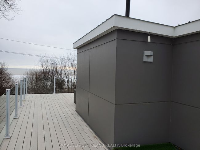385 Front St, House other with 2 bedrooms, 3 bathrooms and 4 parking in Port Stanley ON | Image 17