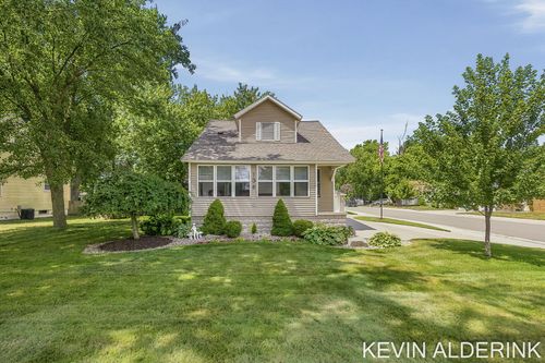 136 S Fairview Rd, Zeeland, MI, 49464-1852 | Card Image