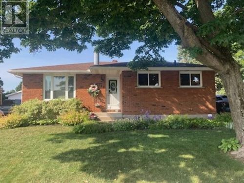 149 Denwood Dr, Sault Ste Marie, ON, P6A5R4 | Card Image