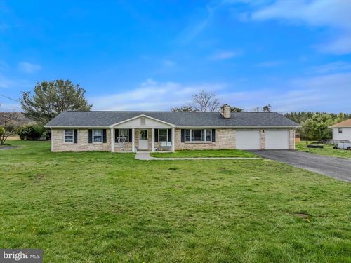 11195 Valley Rd, BERKELEY SPRINGS, WV, 25411-3159 | Card Image