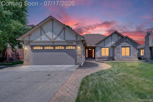 43798 Columbia Dr, Clinton Twp, MI, 48038-1322 | Card Image