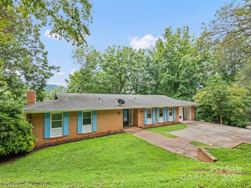 62 Lenoir Cir, Waynesville, NC, 28786-5552 | Card Image
