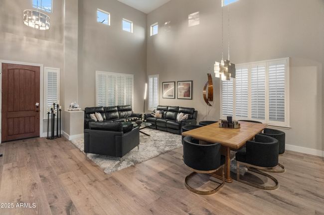 SOARING CEILING IN THE ENTRYWAY!!! | Image 4