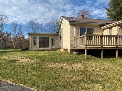 29301 Gov Gc Peery Hwy, House other with 3 bedrooms, 2 bathrooms and 3 parking in North Tazewell VA | Image 2