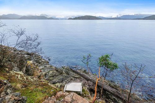 1704 Tiber Bay, Mansons Landing, BC, V0P1K0 | Card Image