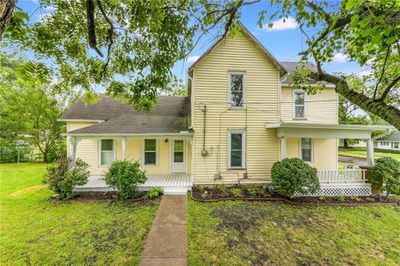 Front facade featuring a front lawn and covered porch | Image 3