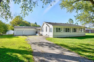 1362 S Packard Avenue, Home with 3 bedrooms, 3 bathrooms and null parking in Burton MI | Image 1