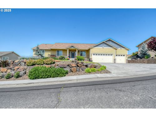 755 Nw 23rd St, Pendleton, OR, 97801-1298 | Card Image