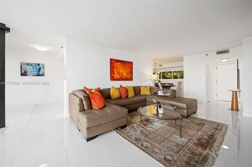 apt-805-2000 Towerside Ter, Miami, FL, 33138-2224 | Card Image