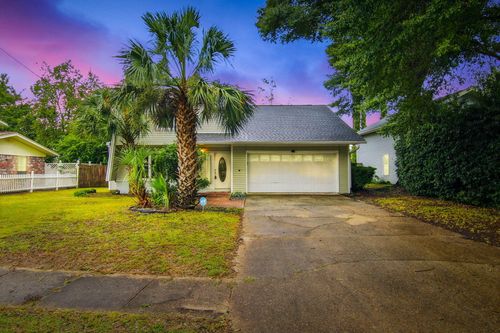24 Cinderella Ln Nw, Fort Walton Beach, FL, 32547-1623 | Card Image