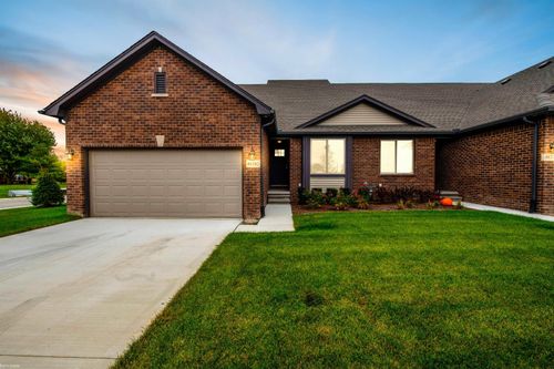 48382 Applegrove Ln, New Baltimore, MI, 48051-3311 | Card Image