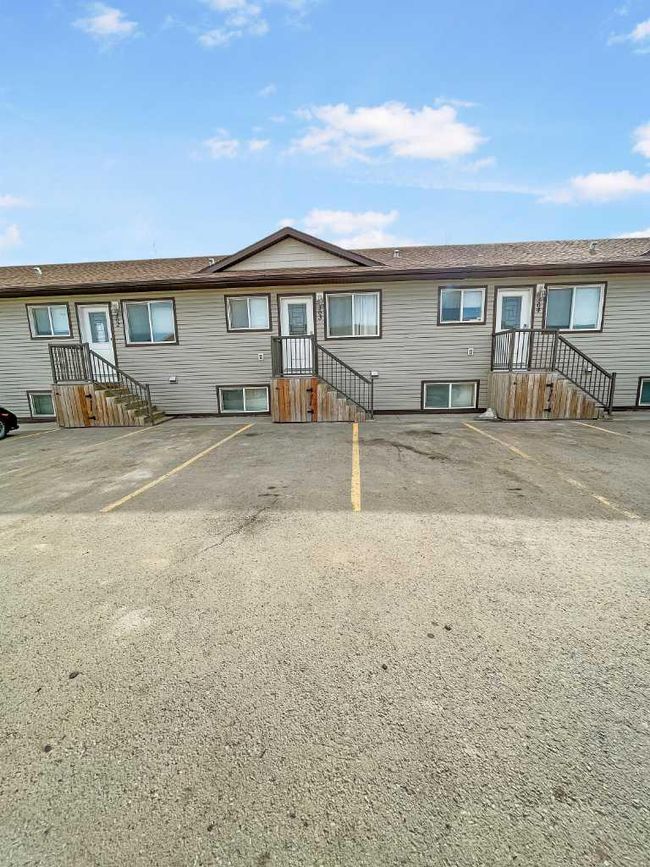 201 - 9225 93 Avenue, Home with 3 bedrooms, 2 bathrooms and null parking in Grande Prairie AB | Image 2