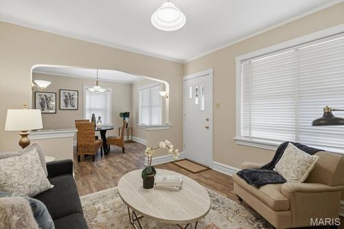 4033 Blow St, Saint Louis, MO, 63116-2706 | Card Image