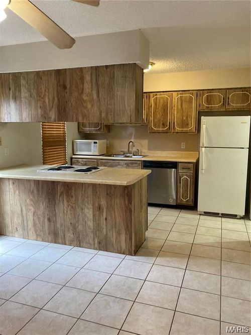 b-53 Park Charles Boulevard, St Peters, MO, 63376 | Card Image