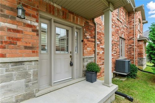 100 Fall Fair Way, Binbrook, ON, L0R1C0 | Card Image