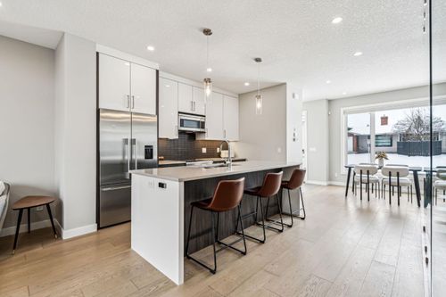 5105 6 St Sw, Calgary, AB, T2V1J6 | Card Image